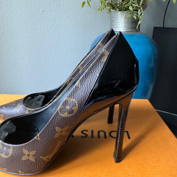 LOUIS VUITTON (2018) CHERIE PUMP - SIZE 38 - Picture 8 of 16